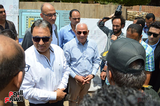 صور وزير الصحة يتفقد مستشفى بورسعيد العام (6)