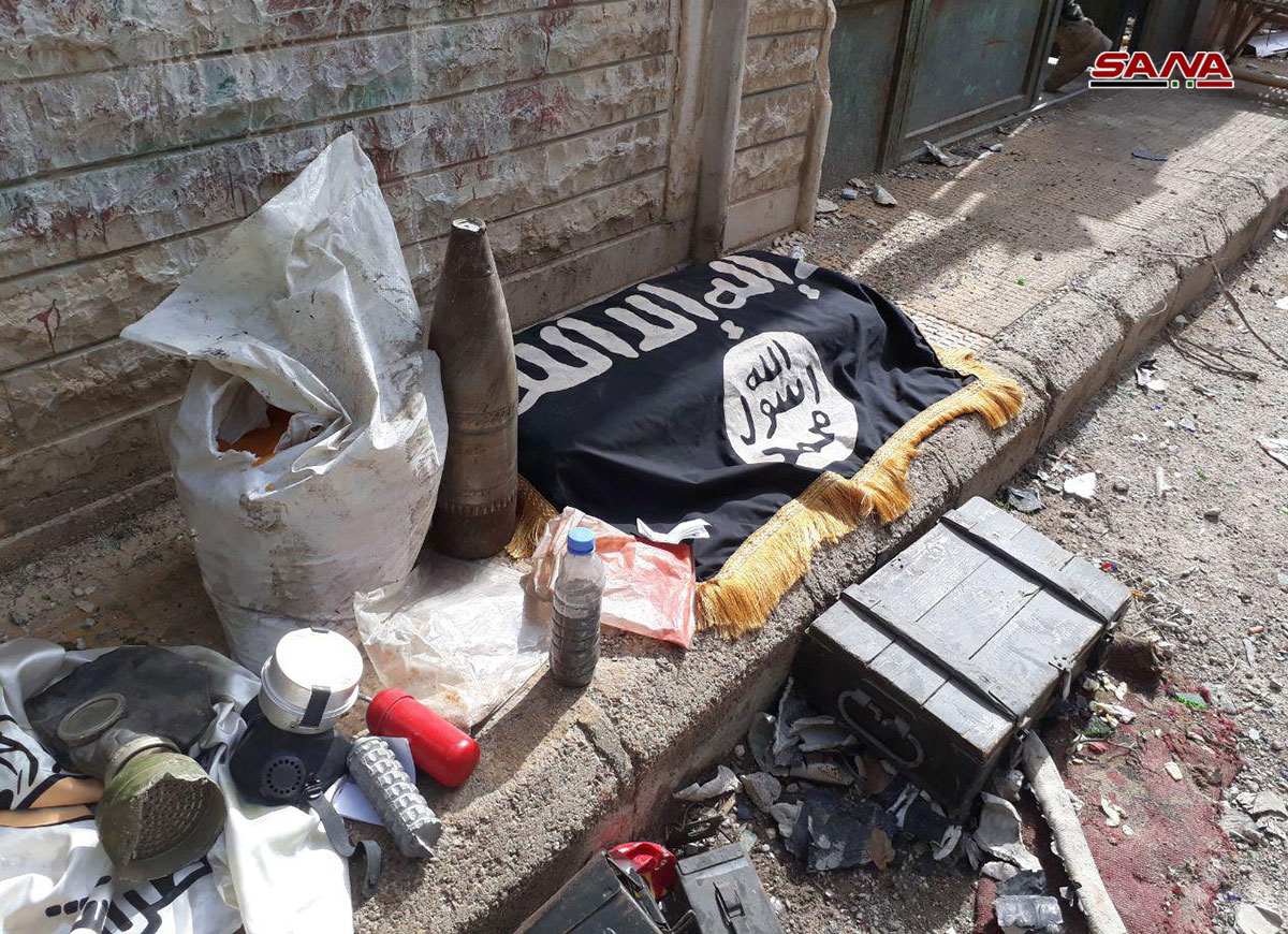 أعلام داعش فى الأنفاق 