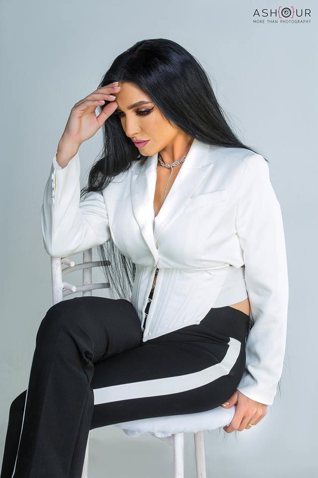 الفنانة روجينا