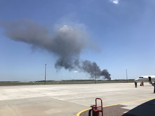 ارتفاع أعمدة الدخان عقب تحطم الطائرة