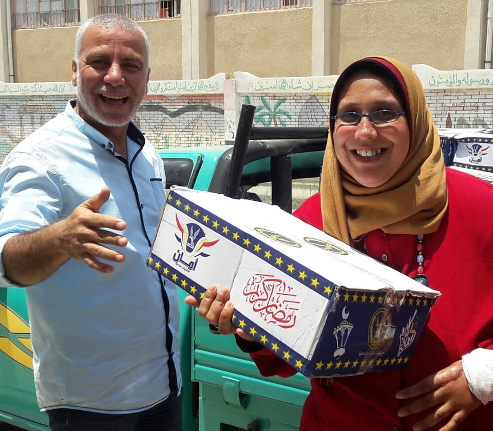 توزيع كراتين مواد غذائية على طلاب ذوى الاحتياجات بشمال سيناء (1)