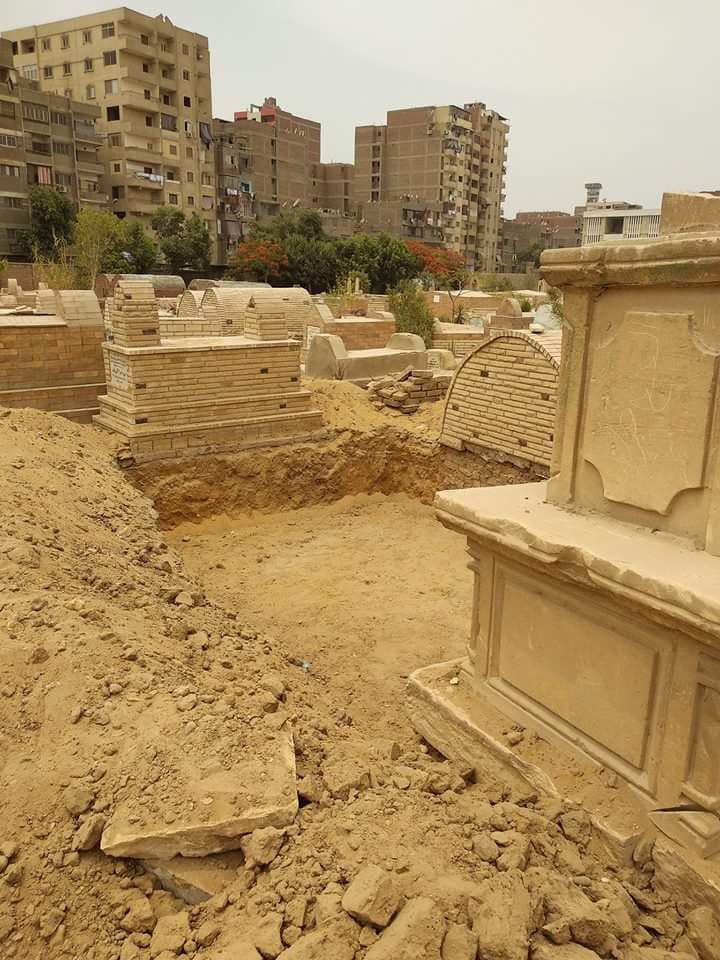 السيطرة على المقابر لبناء أخرى جديدة