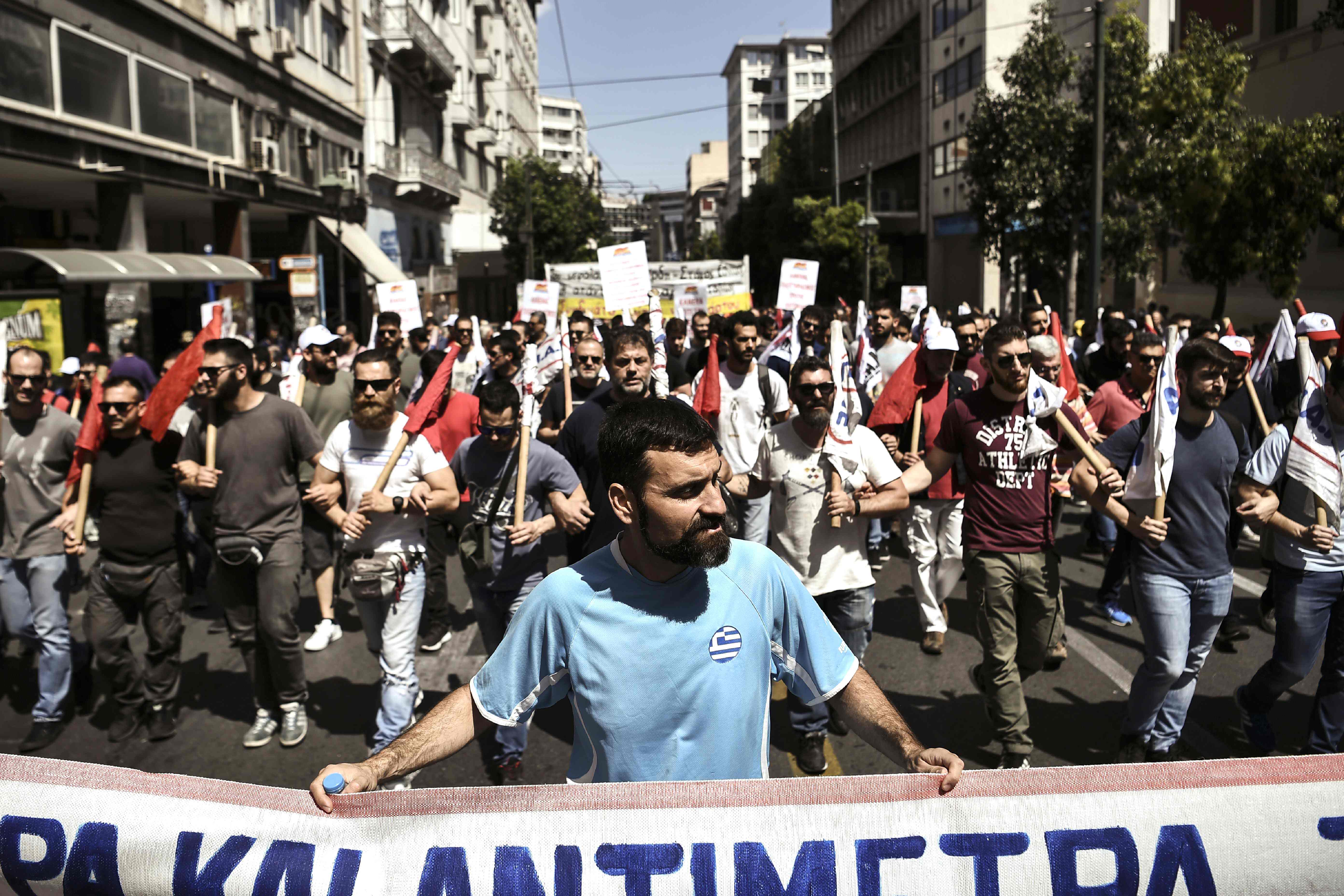 مسيرات غاضبة تشل الحركة فى اليونان
