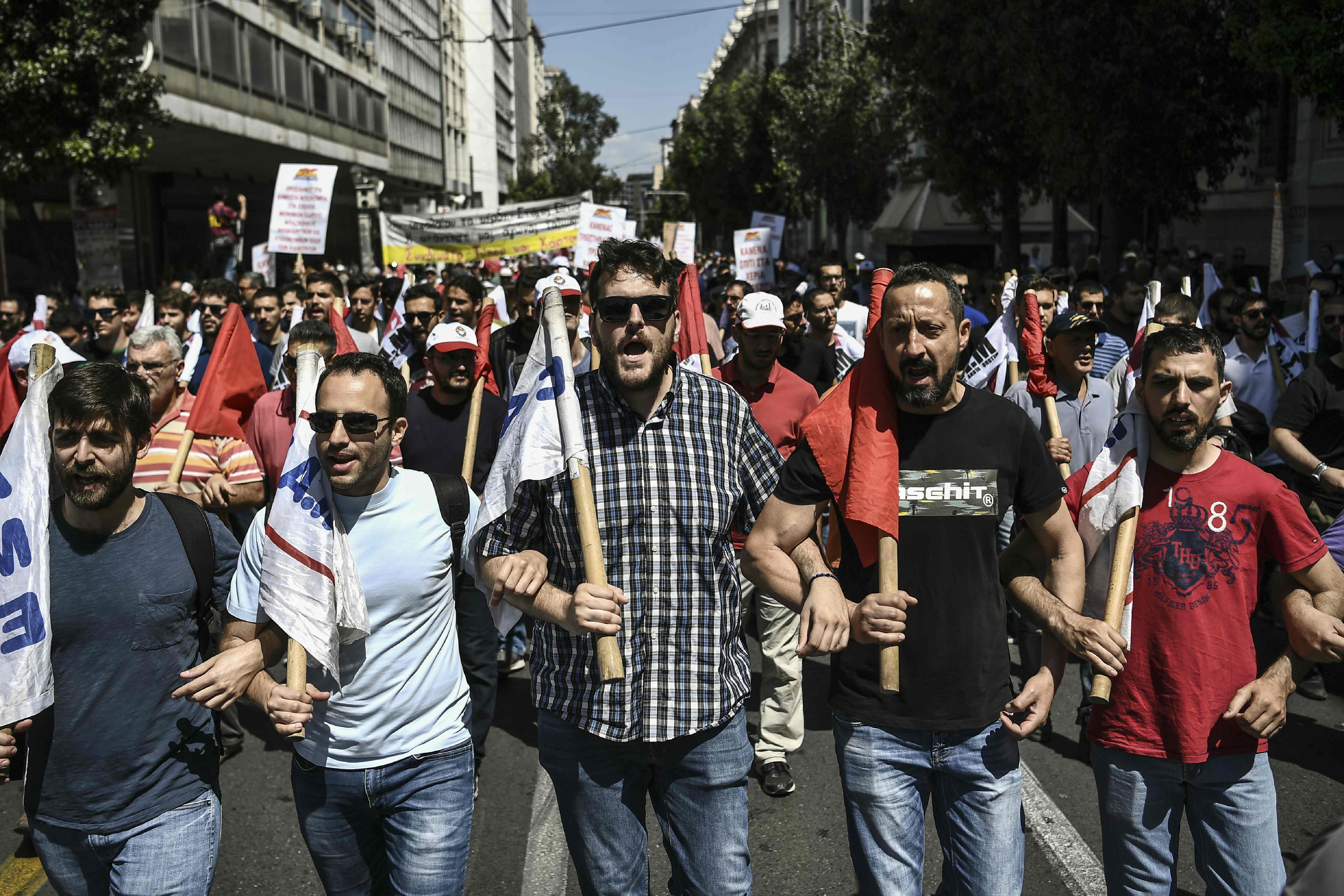 اضراب عام يشل الحياة العامة فى اليونان