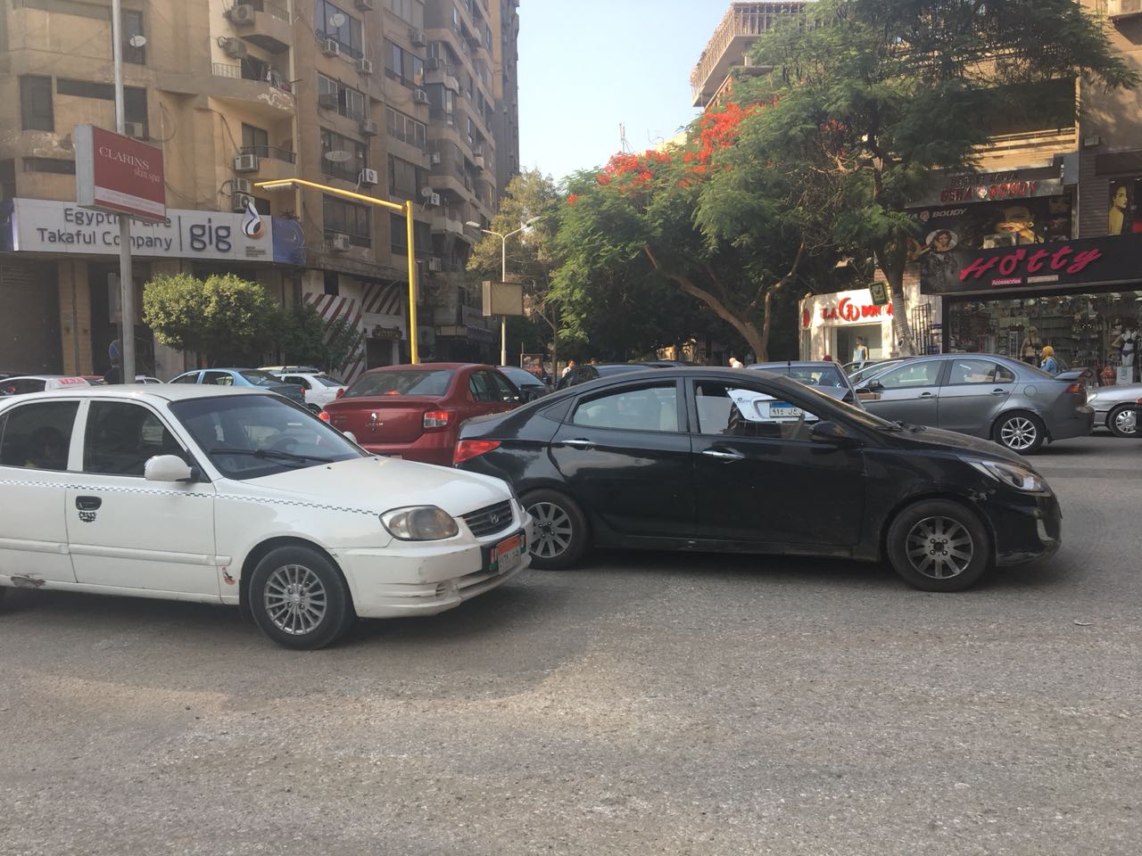 فوضى مرورية بشارع لبنان (1)