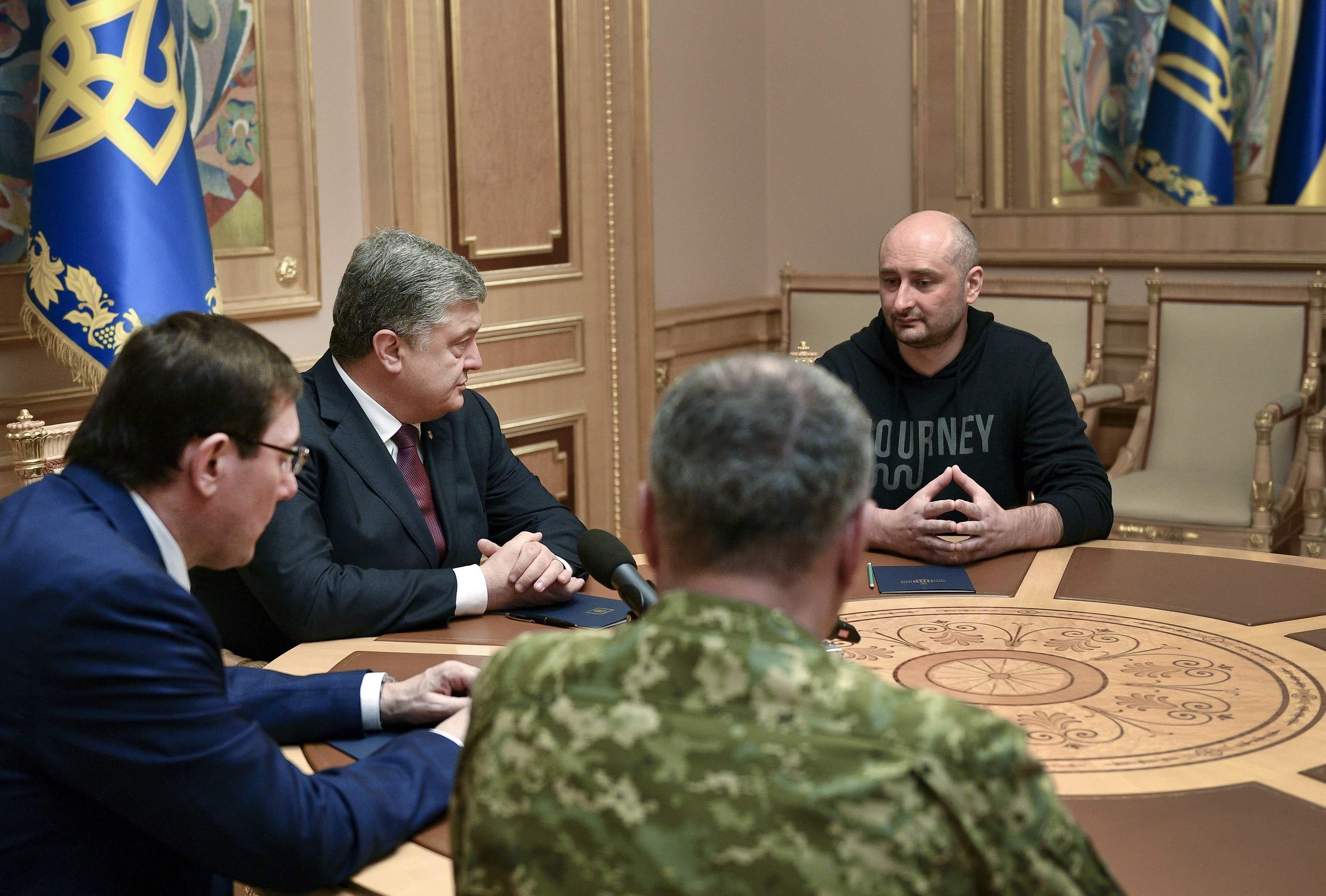 الرئيس الأوكرانى يستقبل الصحفى الروسى