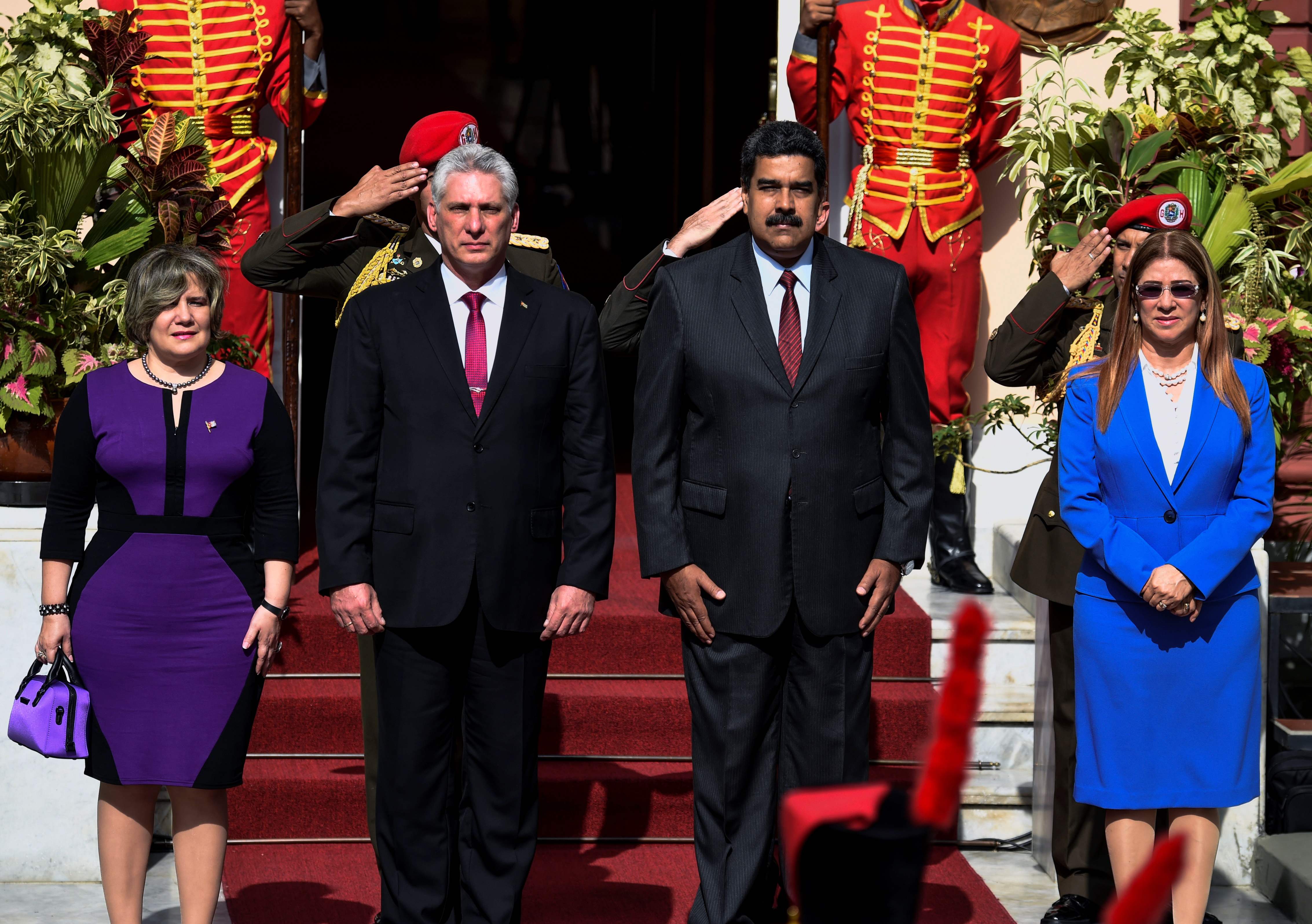 رئيس فنزويلا يستقبل نظيره الكوبى