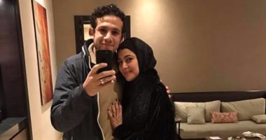 محمد فضل مع زوجته