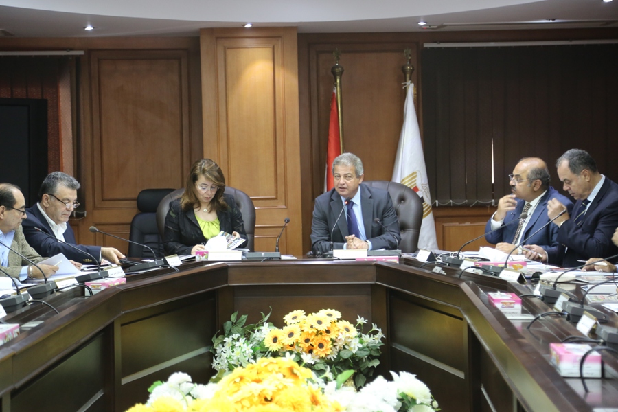 وزير الرياضة فى اجتماع صندوق التمويل الاهلى وزير الرياضة فى اجتماع صندوق التمويل الاهلى