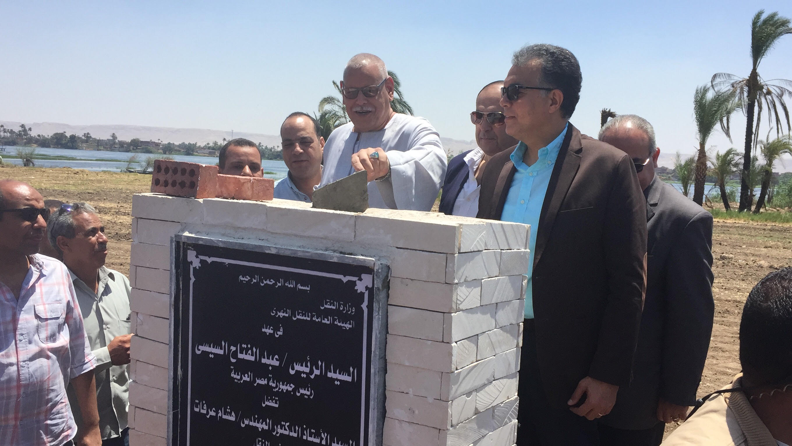 وزير النقل وعضو مجلس النواب عن دائرة المنشاه يضعان حجر الأساس لميناء سوهاج
