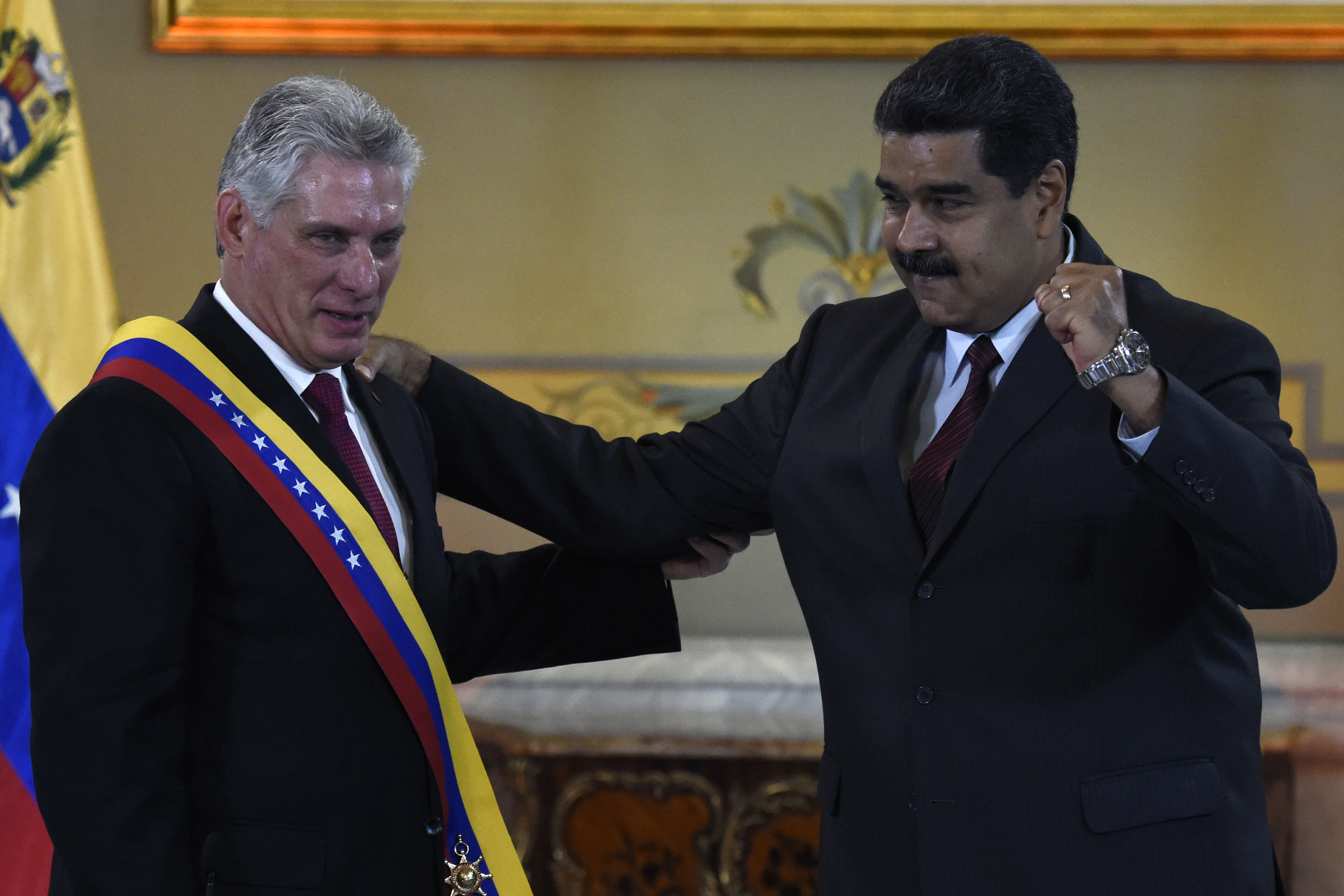 الرئيس الكوبى مع نظيره الفنزويلى