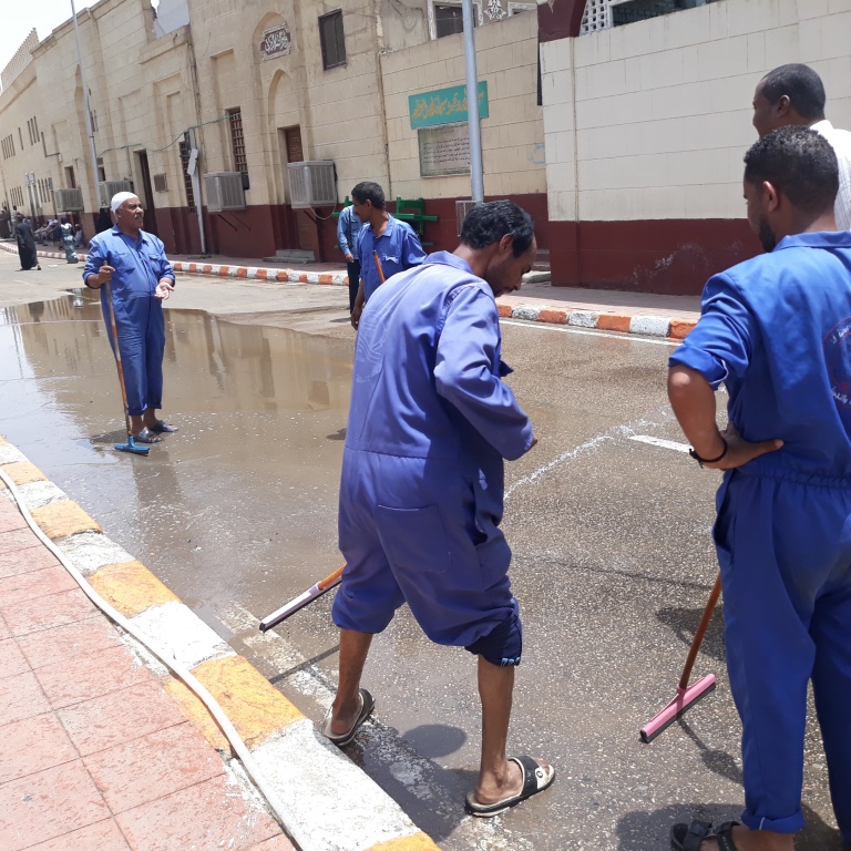  رفع الباعة الجائلين وأعمال النظافة فى محيط مسجد سيدى عبد الرحيم القنائي (3)