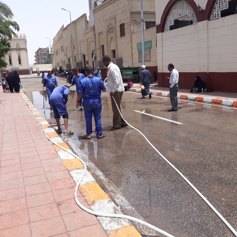  رفع الباعة الجائلين وأعمال النظافة فى محيط مسجد سيدى عبد الرحيم القنائي (4)