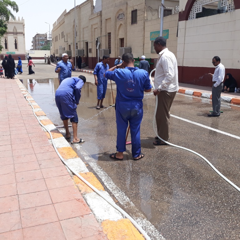  رفع الباعة الجائلين وأعمال النظافة فى محيط مسجد سيدى عبد الرحيم القنائي (1)