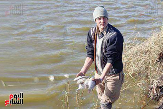 الصيد بالكهرباء خطر يهدد البشر والأسماك فى بحيرة المنزلة (2)