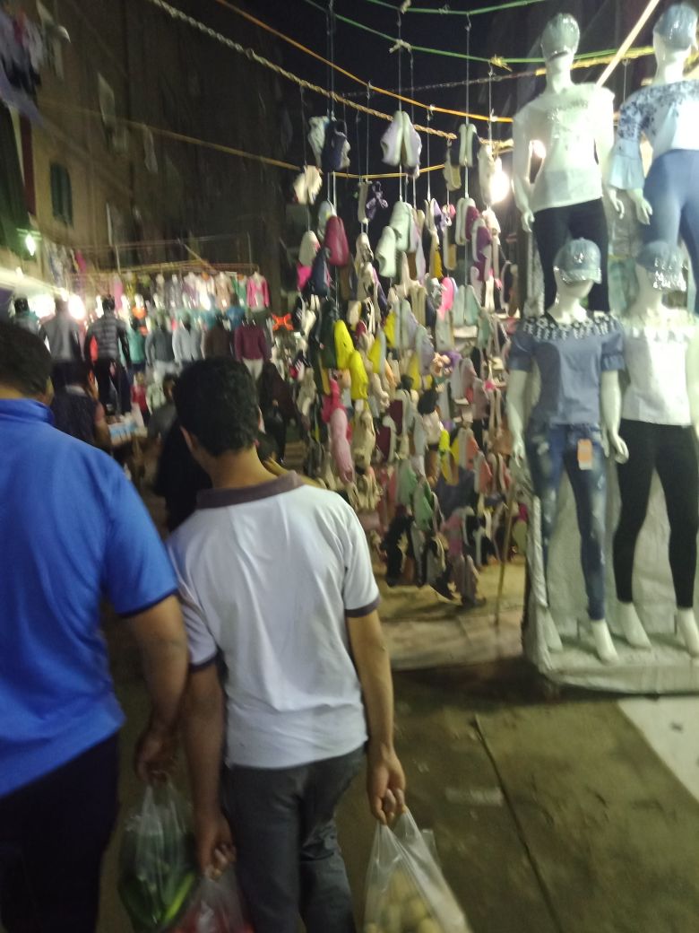 المارة يشكون من الزحام