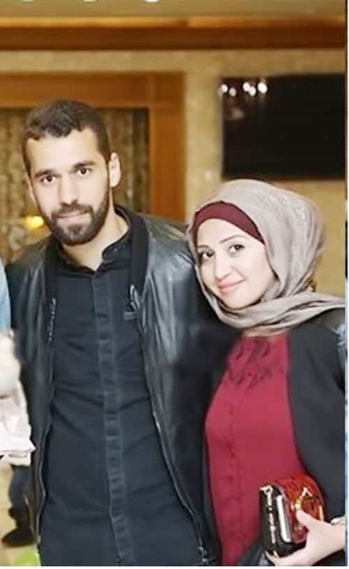 عبد الله السعيد مع زوجته