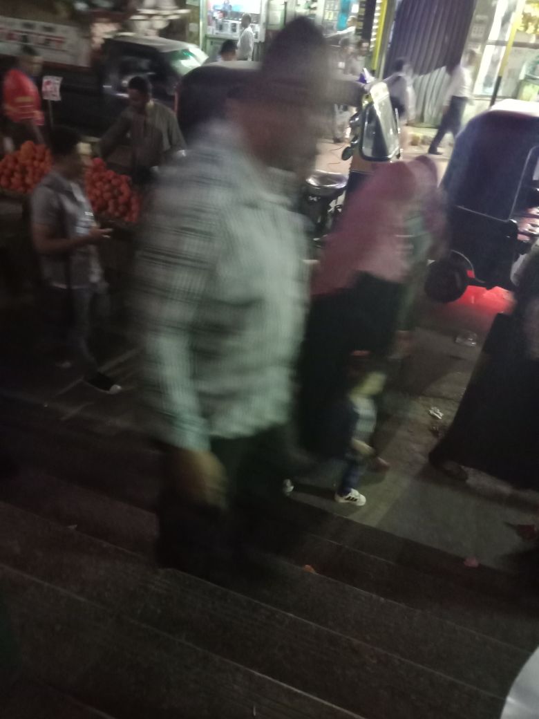 جانب من الازدحام بالشارع