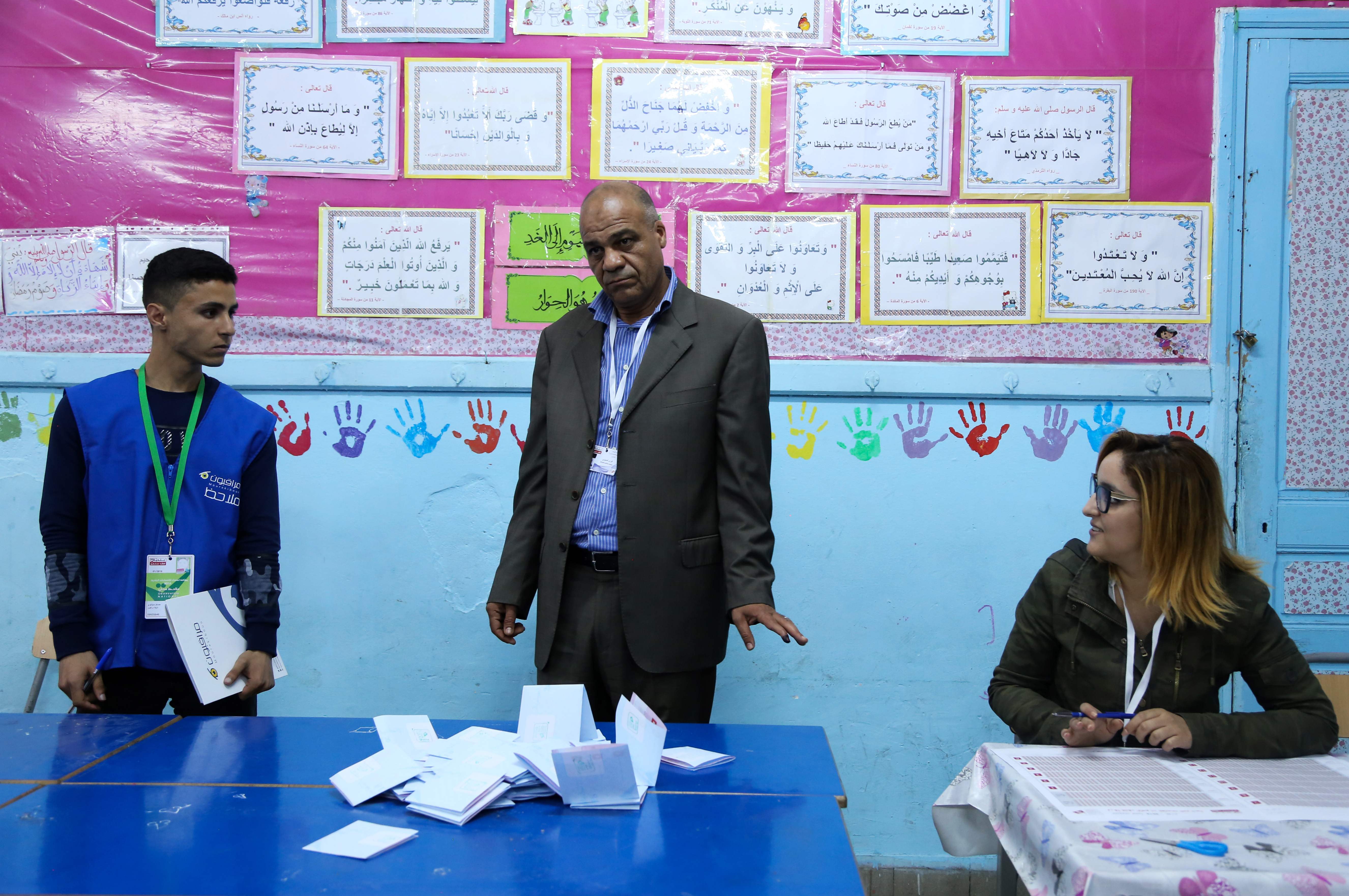 فرز الأصوات فى الانتخابات البلدية بتونس