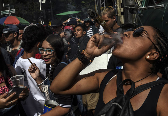 تدخين الماريجوانا فى كولومبيا خلال الميسرة