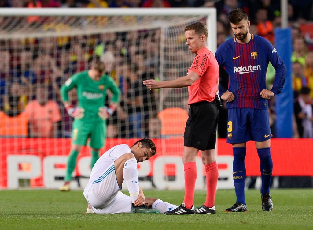 رونالدو خلال إصابته أمام برشلونة