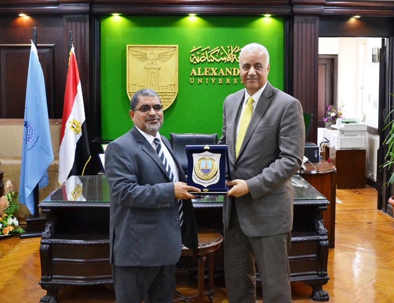 رئيس جامعة الإسكندرية يستضيف نظيره فى جامعة اليمن  (1)