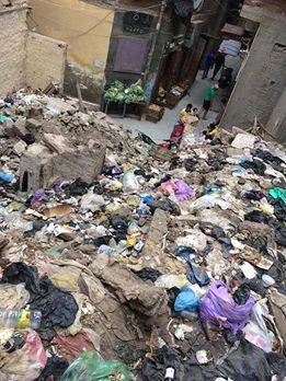 تلال القمامة تحاصر أهالى شارع البوسطة القدية (2)