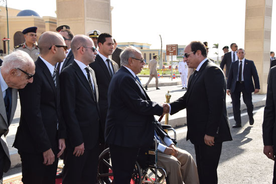 الرئيس السيسى يتقدم جنازة خالد محيى الدين (3)