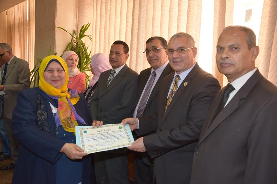 جنب من التكريم  (4)