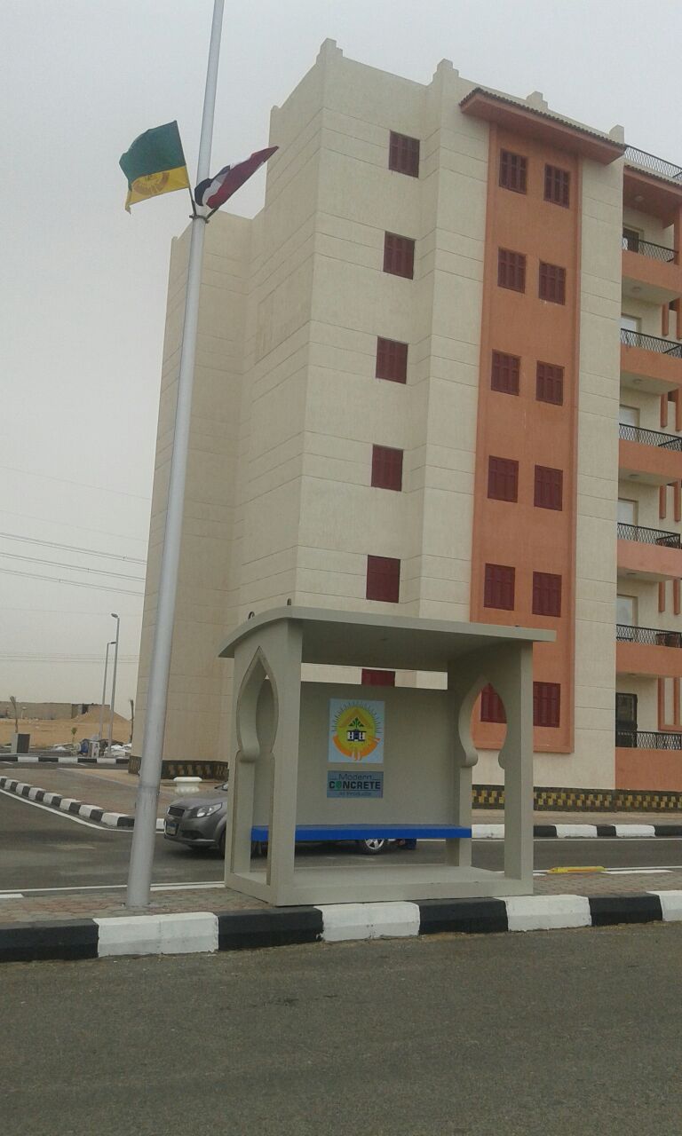 تركيب محطات انتظار جاهزة للأتوبيس  بمدينة الشروق (6)