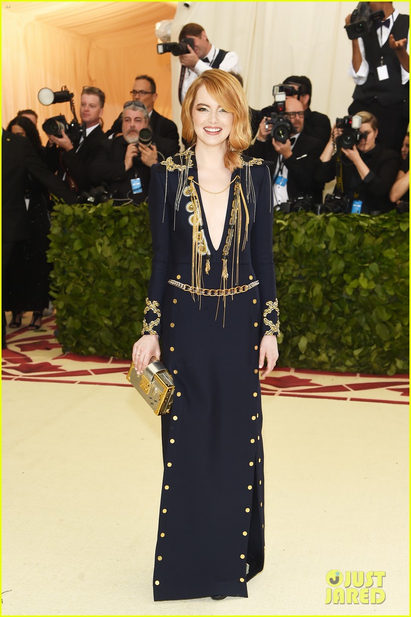emma-stone-stuns-in-plunging-navy-and-gold-gown-at-met-gala-2018-01