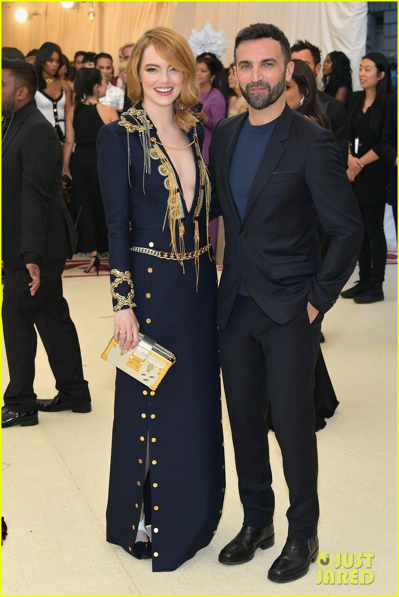 emma-stone-stuns-in-plunging-navy-and-gold-gown-at-met-gala-2018-03