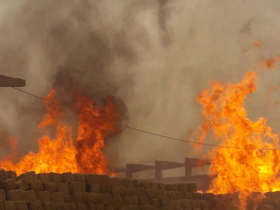 حريق مخزن مصاصة القصب بمصنع السكر بكوم أمبو 