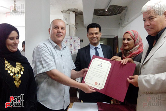 اثناء تكريم