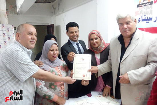 منى سالم مقررة المجلس القومى للمراة اثناء تكريم مديرة اليوم السابع