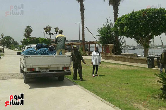 المهندسة هدية ثابت خلال المشاركة بحملات نظافة نهر النيل