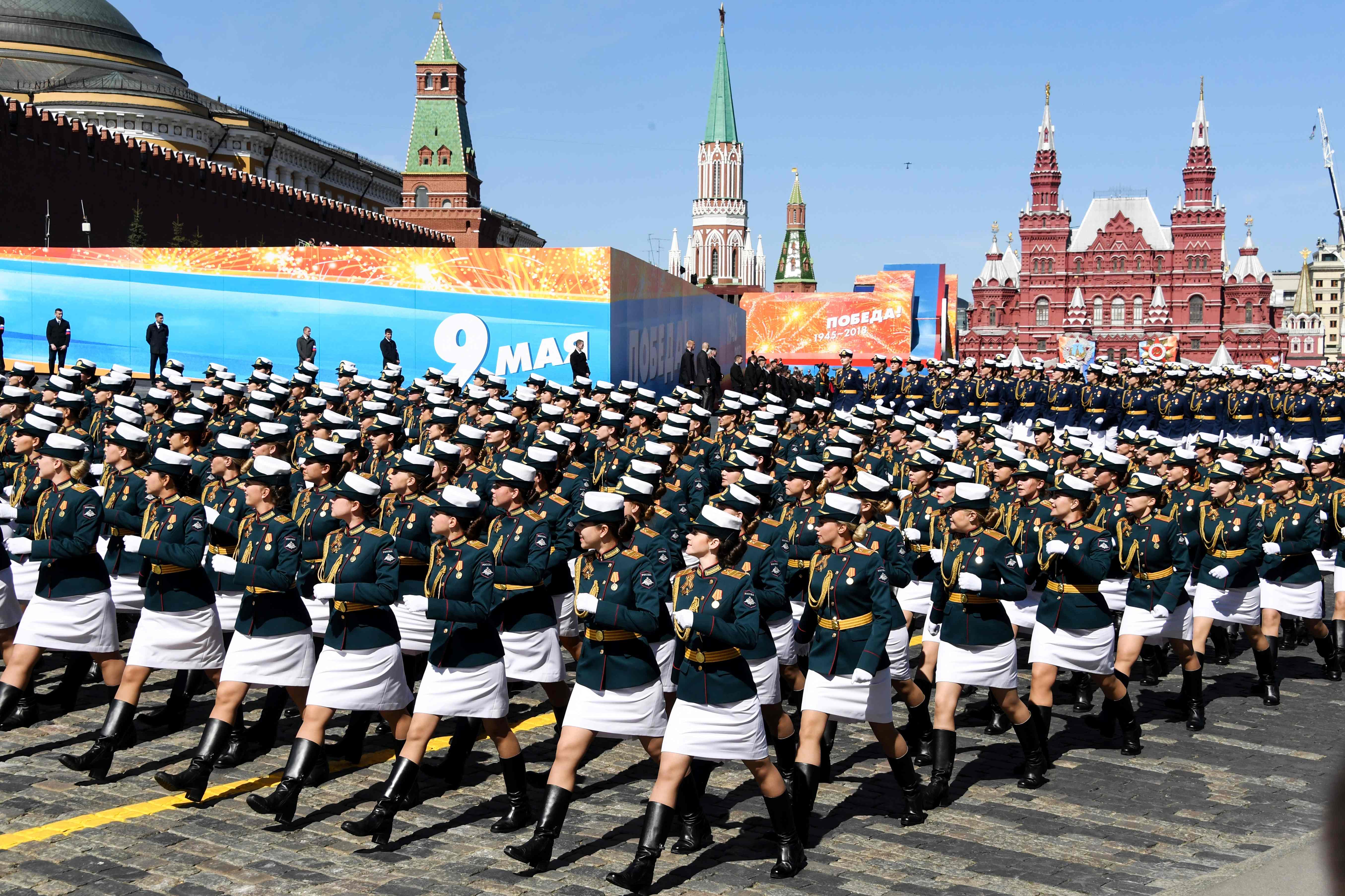 После парада 9 мая. Женщины на параде Победы в Москве. Женский полк на параде.