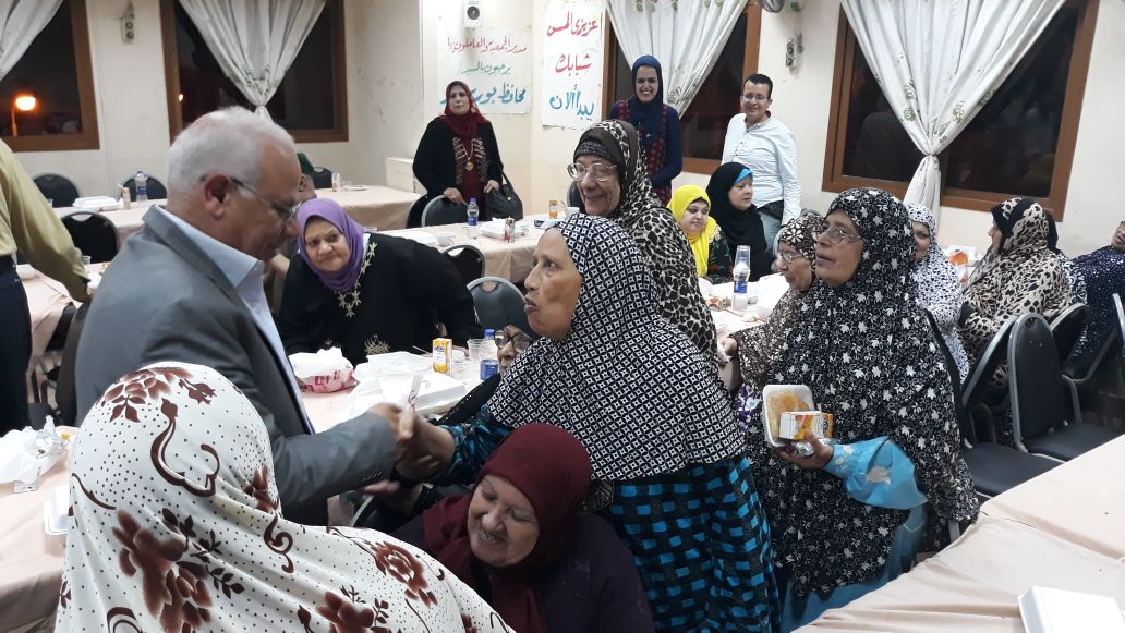 محافظ بورسعيد يشارك  حفل افطار دار مسنين (1)