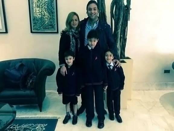 ميدو مع ابناؤه ميدو مع ابناؤه