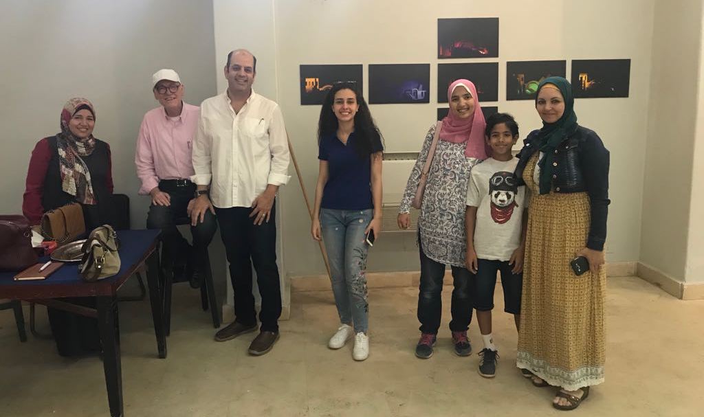 3الدكتور أحمد حسنى يحيى أستاذ العمارة الداخلية وعدد من الحضور 3الدكتور أحمد حسنى يحيى أستاذ العمارة الداخلية وعدد من الحضور