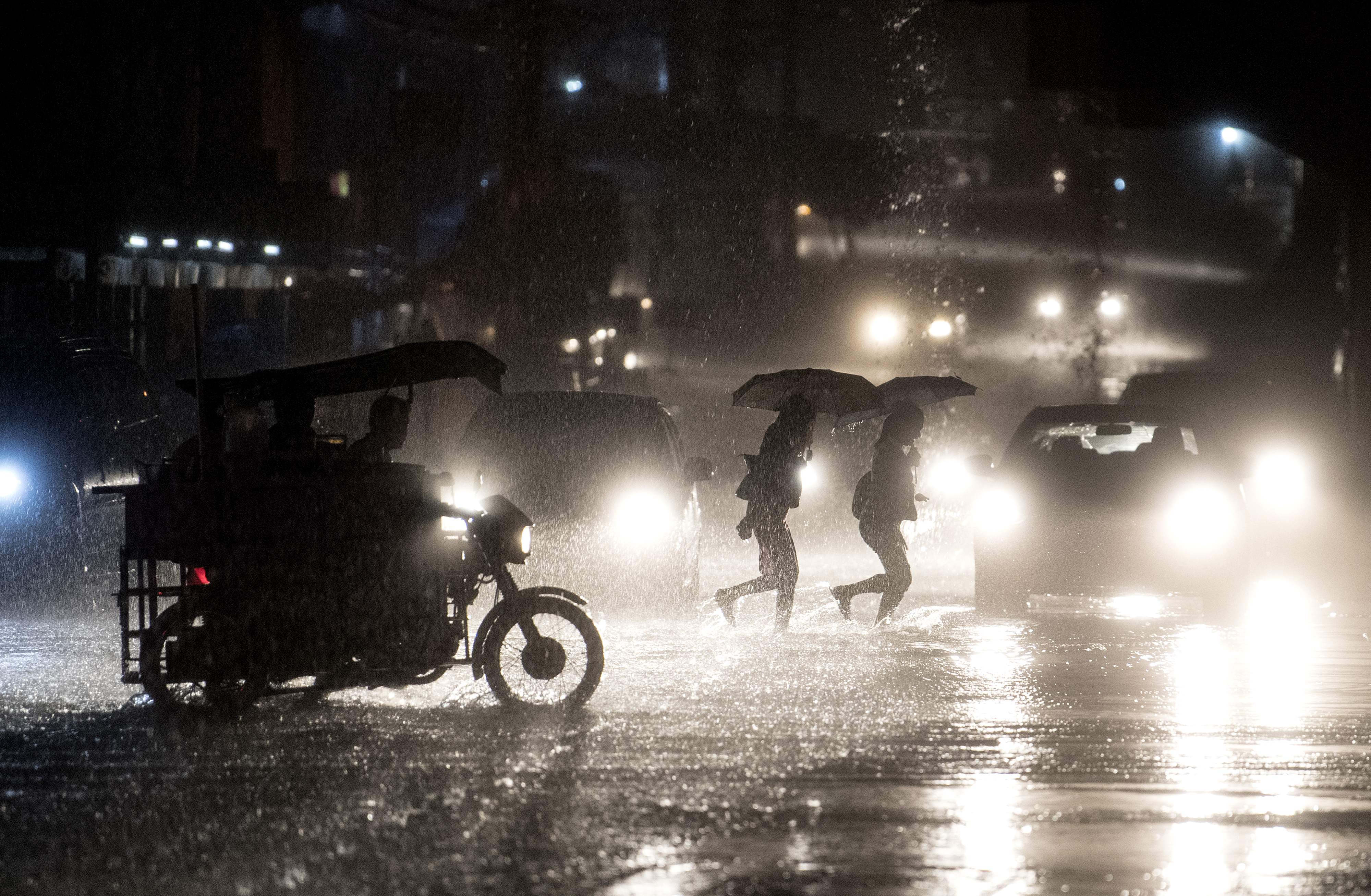 سقوط مياه الامطار فى الفلبين