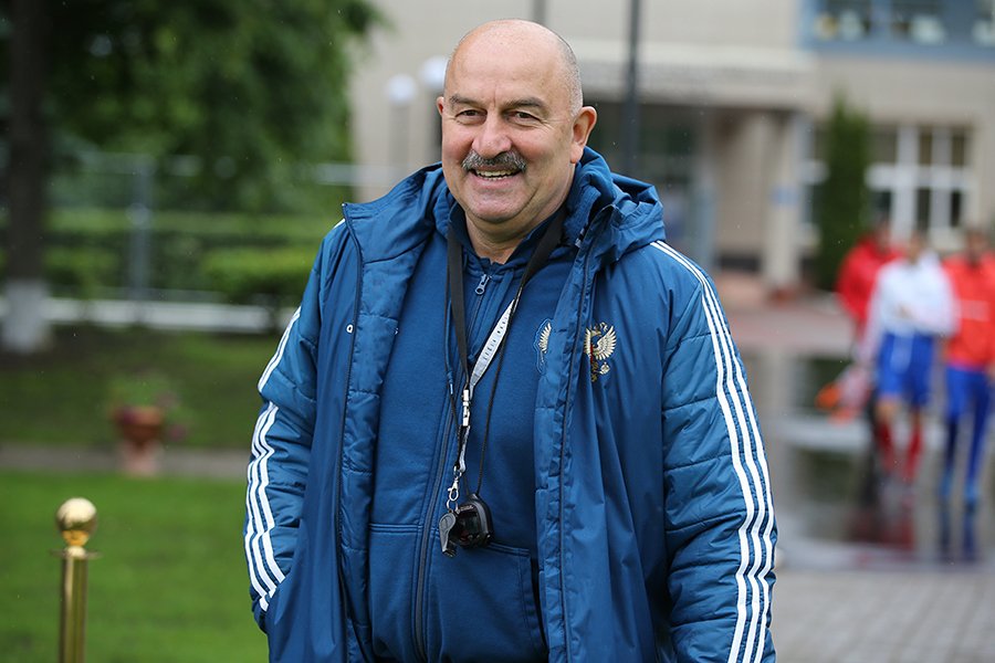 ستانيسلاف تشيرتشيسوف مدرب روسيا