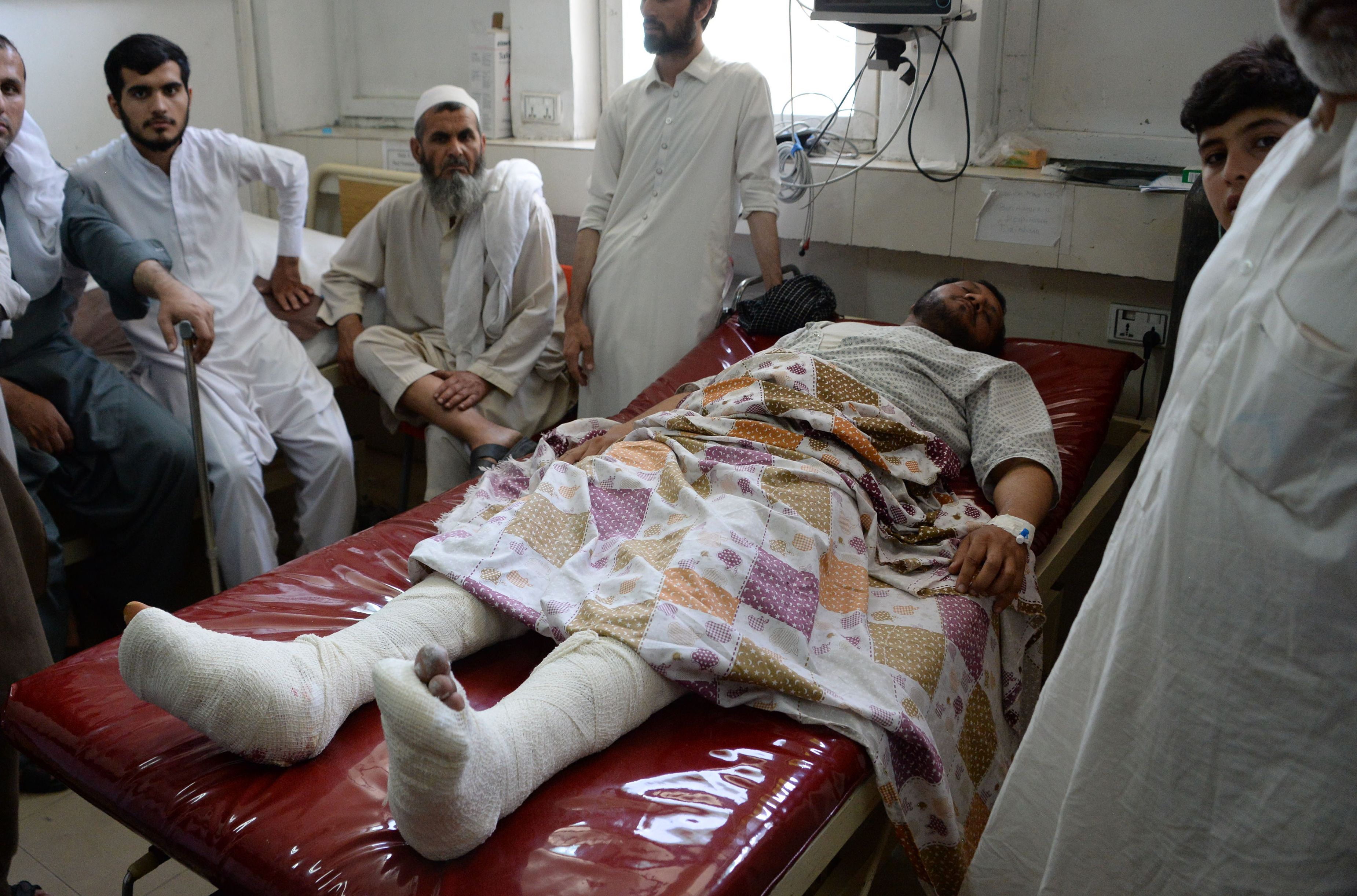 مصابين حادث تفجير أفغانستان 
