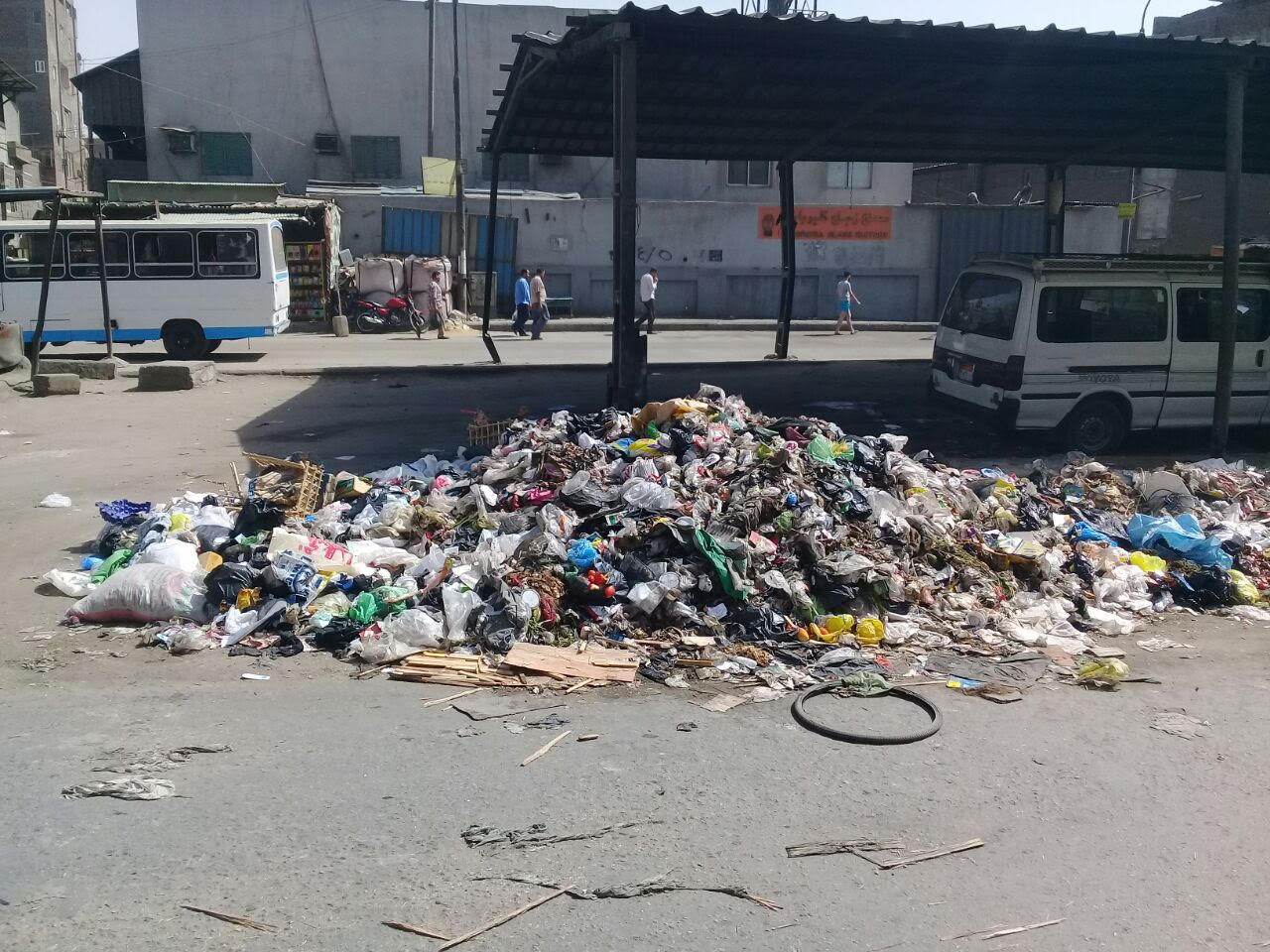انتشار القمامة بشوارع حى شبرا الخيمة (3)