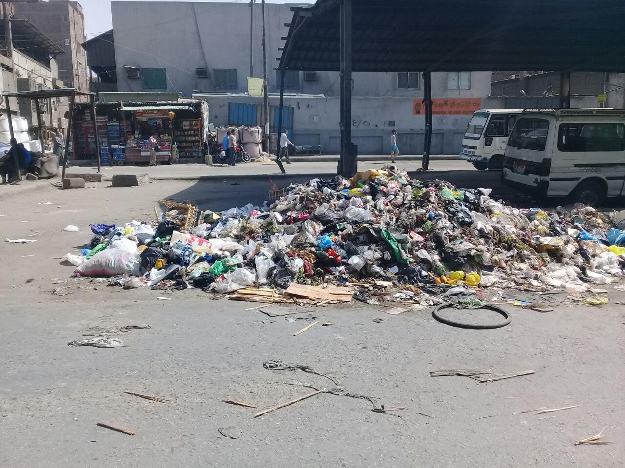 انتشار القمامة بشوارع حى شبرا الخيمة (4)