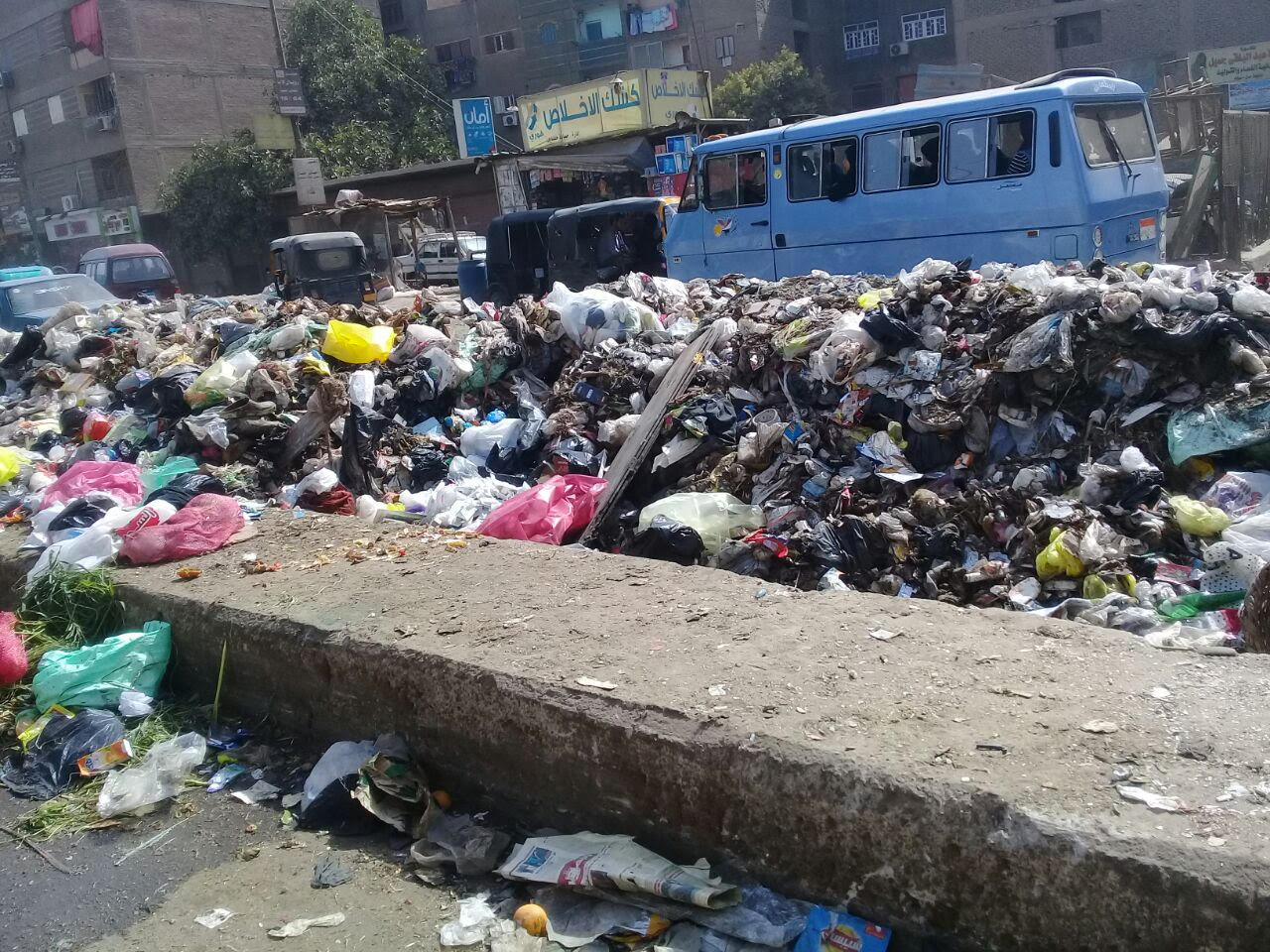 انتشار القمامة بشوارع حى شبرا الخيمة (8)