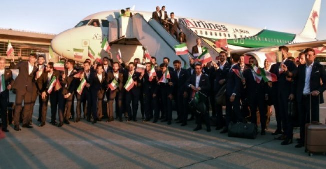 منتخب إيران لحظة وصوله إلى روسيا