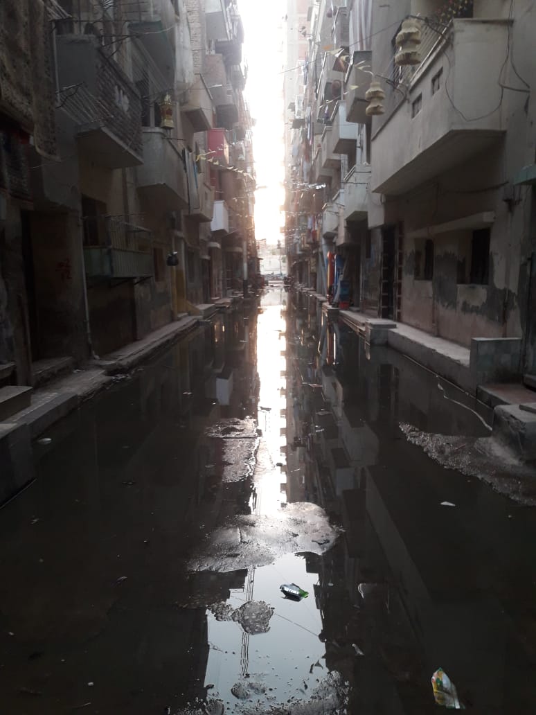 مياه الصرف تغمر الشارع