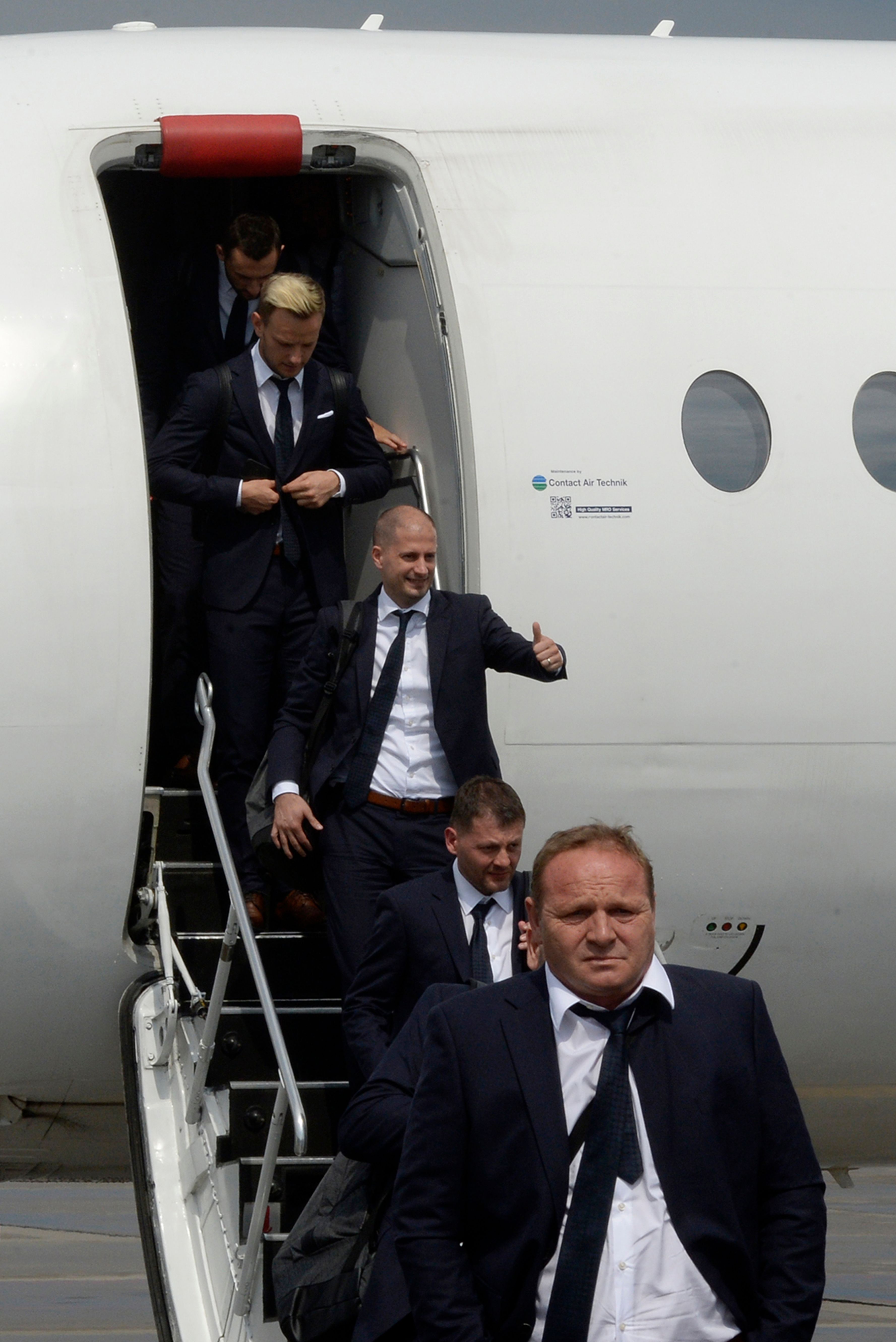 منتخب كرواتيا يغادر الطائرة