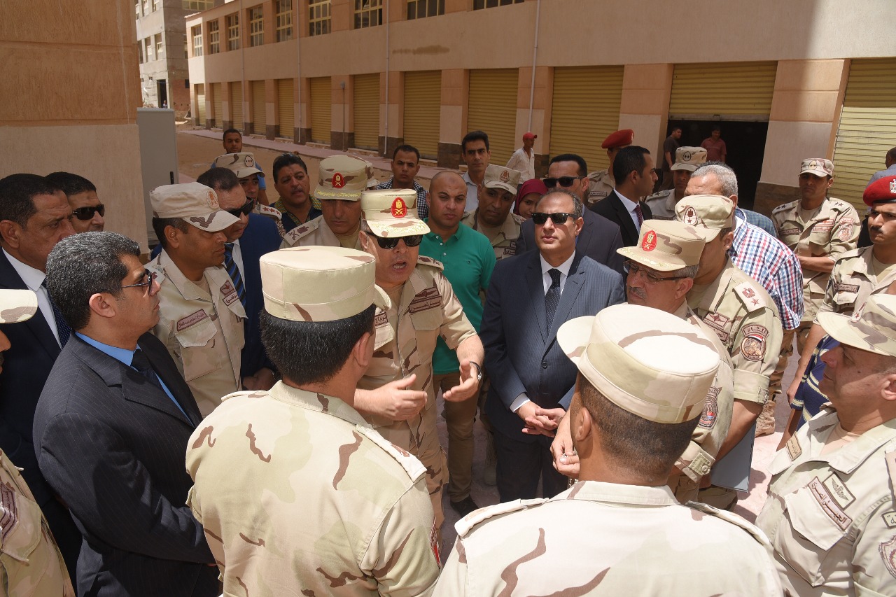 محافظ الإسكندرية وقائد المنطقة الشمالية يتفقدان مشروع بشائر الخير (12)
